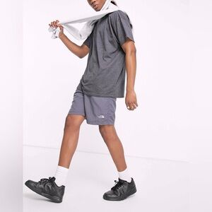 The North Face Men’s Gray Flash Dry
Drawstring Shorts, sz Small